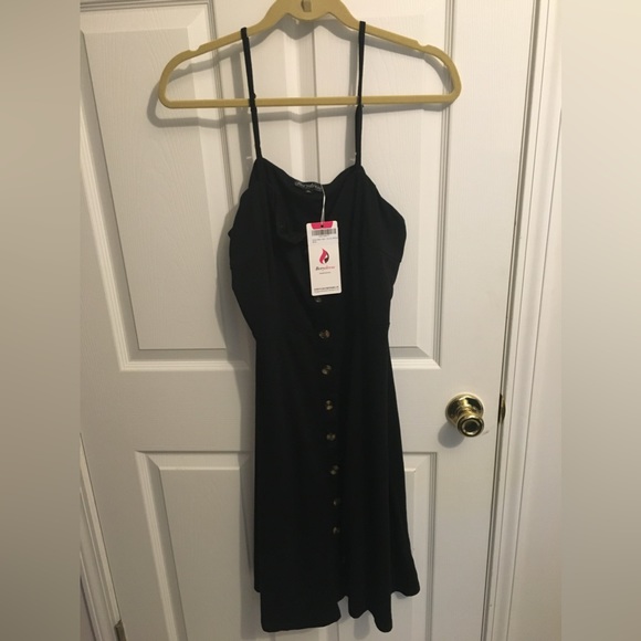 Dresses & Skirts - Black dress size xl new with tags